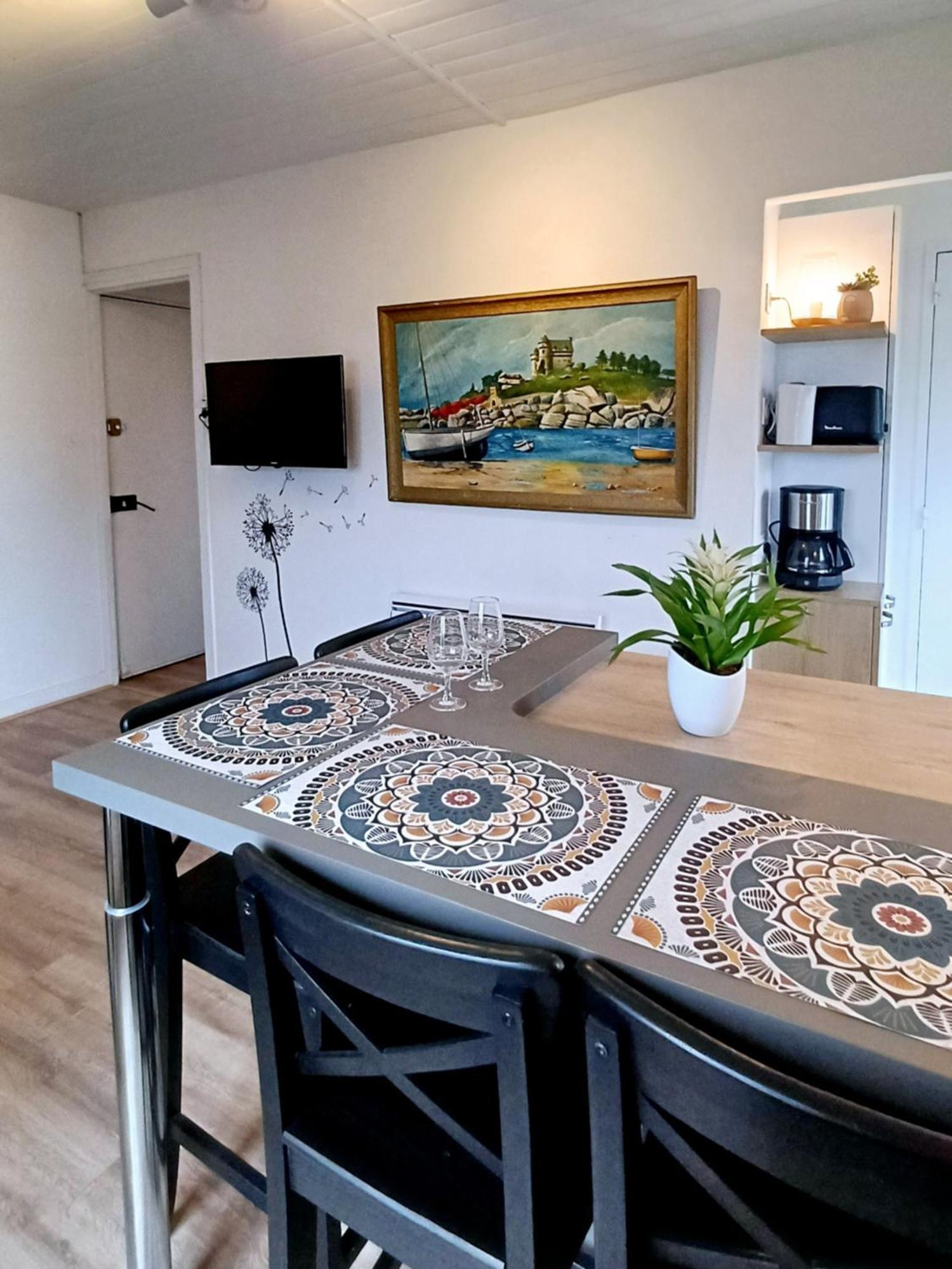 Appartement A Cote Du Port De Ploumanac'H 펄로스가이렉 외부 사진